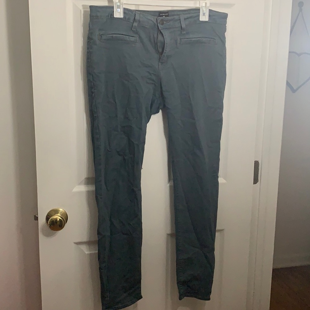 Size 32 (size 14) Just black skinny jeans (color is a blueish grey)